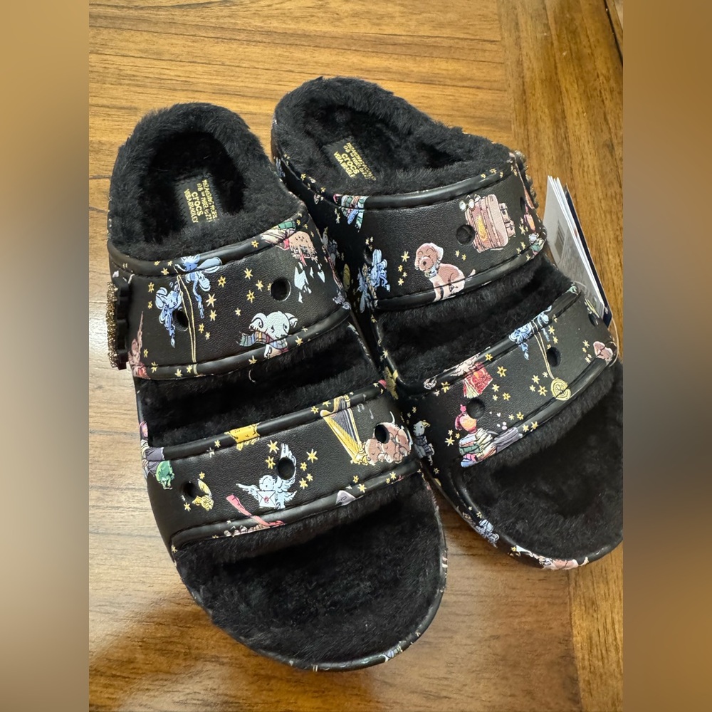 Vera Bradley x Harry Potter Crocs - Picture 2 of 9